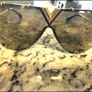 Louis Vuitton Gold Z0896w Lv Drive Sunglasses